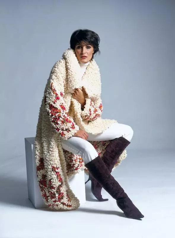 Cappotto di pelliccia a maglia (50 foto): da filato, pelliccia con maniche a maglia, da pelliccia a maglia, dalla lana, in lavorazione a maglia 718_24