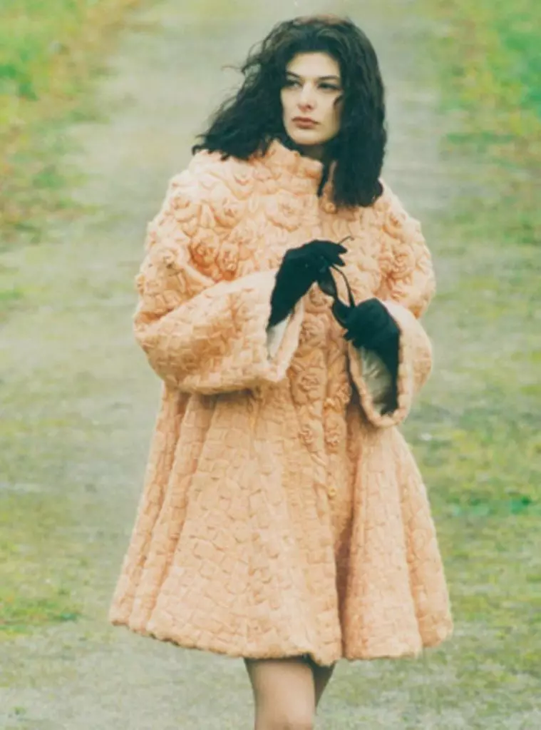 Knitted Fur Coat (50 wêne): Ji yaran, bi kincê knitted, ji çirûskên knitted, ji bîhnek knitted, ji bask, knitted 718_40