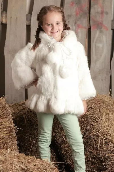 Pelsjakke for en jente (101 bilder): Barnas pelsjakker for en tenåringspike 12 år gammel, pelsjakke på jenter 1-3 år, 4-7 og 8-10 år 719_10