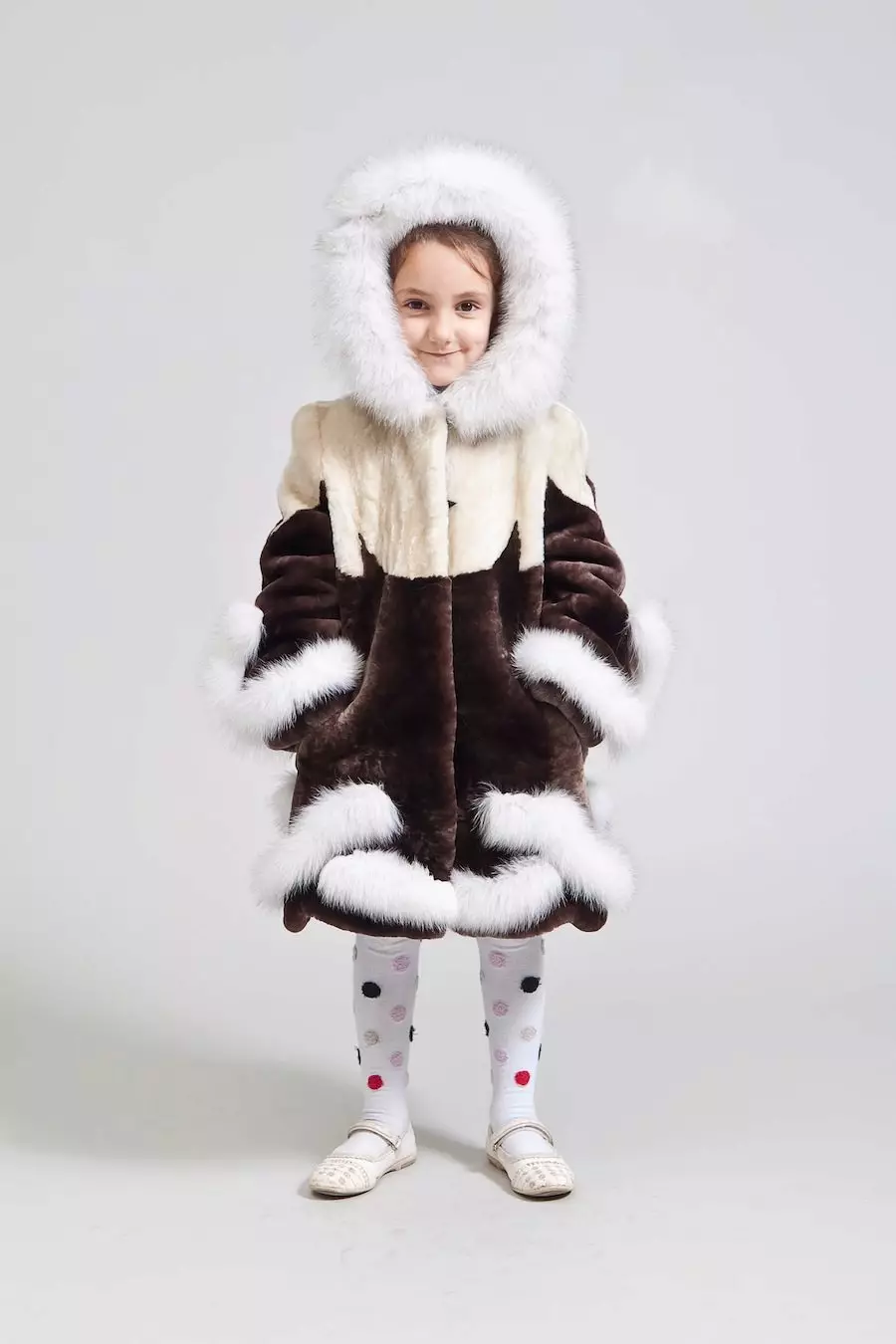Pelsjakke for en jente (101 bilder): Barnas pelsjakker for en tenåringspike 12 år gammel, pelsjakke på jenter 1-3 år, 4-7 og 8-10 år 719_13