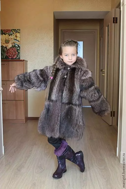 Pelsjakke for en jente (101 bilder): Barnas pelsjakker for en tenåringspike 12 år gammel, pelsjakke på jenter 1-3 år, 4-7 og 8-10 år 719_30