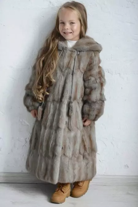 Pelsjakke for en jente (101 bilder): Barnas pelsjakker for en tenåringspike 12 år gammel, pelsjakke på jenter 1-3 år, 4-7 og 8-10 år 719_36