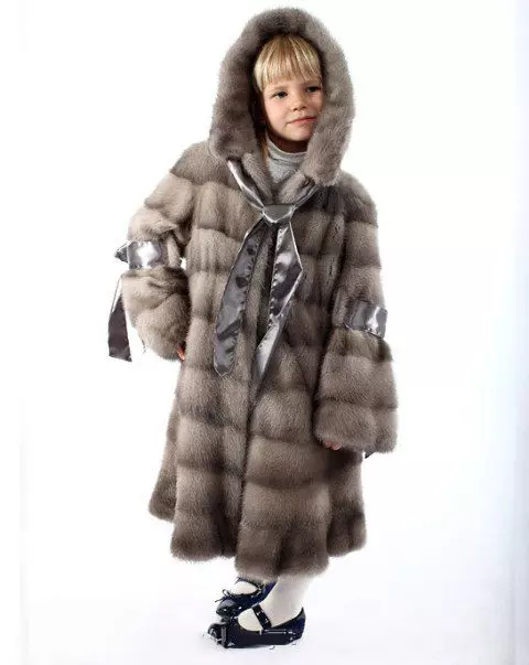 Pelsjakke for en jente (101 bilder): Barnas pelsjakker for en tenåringspike 12 år gammel, pelsjakke på jenter 1-3 år, 4-7 og 8-10 år 719_68