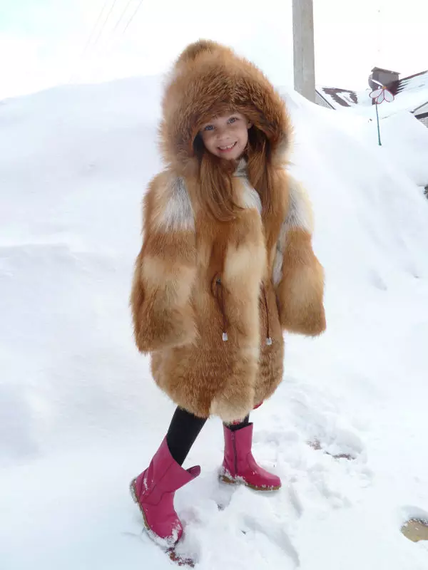 Pelsjakke for en jente (101 bilder): Barnas pelsjakker for en tenåringspike 12 år gammel, pelsjakke på jenter 1-3 år, 4-7 og 8-10 år 719_95