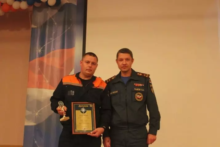 Rescuer: Ministarstvo izvanrednih situacija i spašavanje mornara na vodi, odgovornostima na radu i stručno osposobljavanje u Rusiji, plaće i važnim profesionalnim kvalitetama 7225_12