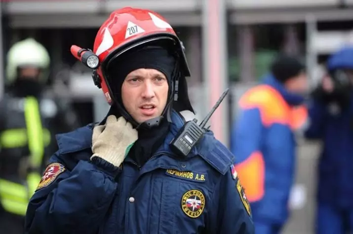 Rescatador: Ministerio de situacións de emerxencia e salvavidas mariñeiros sobre auga, responsabilidades no traballo e profesión de formación en Rusia, salario e importantes calidades profesionais 7225_6