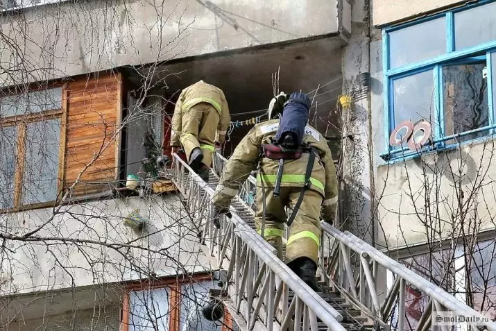Rescuer: Nödsituationsministeriet och spara seglare på vatten, ansvar på arbetsplatsen i Ryssland, lön och viktiga yrkesegenskaper 7225_9