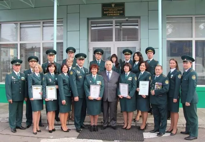 Patugas adat (19 poto): Tajak, tugas damel, fitur profésional, dimana aranjeunna diajar di perwira khusus di Rusia 7228_16