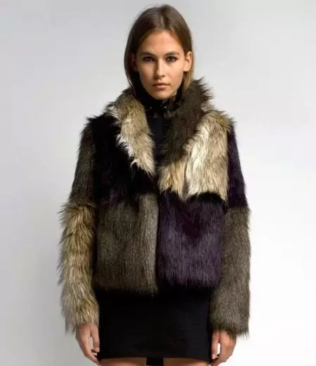 Wolf Fur Coat (60 foto's): Vroue se bontjas, van 'n steppe wolfbont, van rooi, swart, hoeveel koste, resensies 728_12