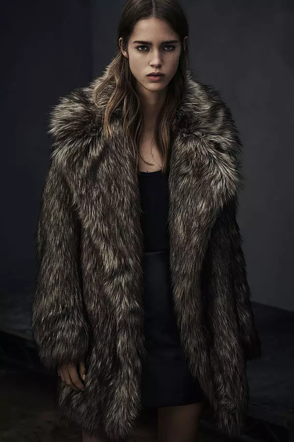 Wolf Bun kabát (60 fotó): Női szőrme kabát, egy sztyepp farkas szőről, piros, fekete, mennyi költségek, vélemények 728_4