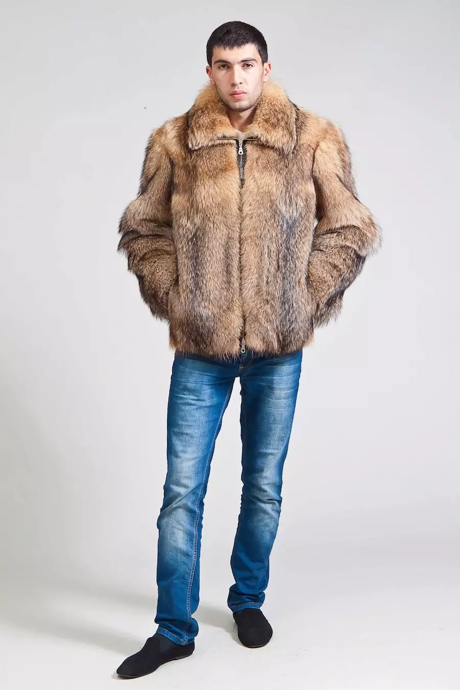 Wolf Bun kabát (60 fotó): Női szőrme kabát, egy sztyepp farkas szőről, piros, fekete, mennyi költségek, vélemények 728_47