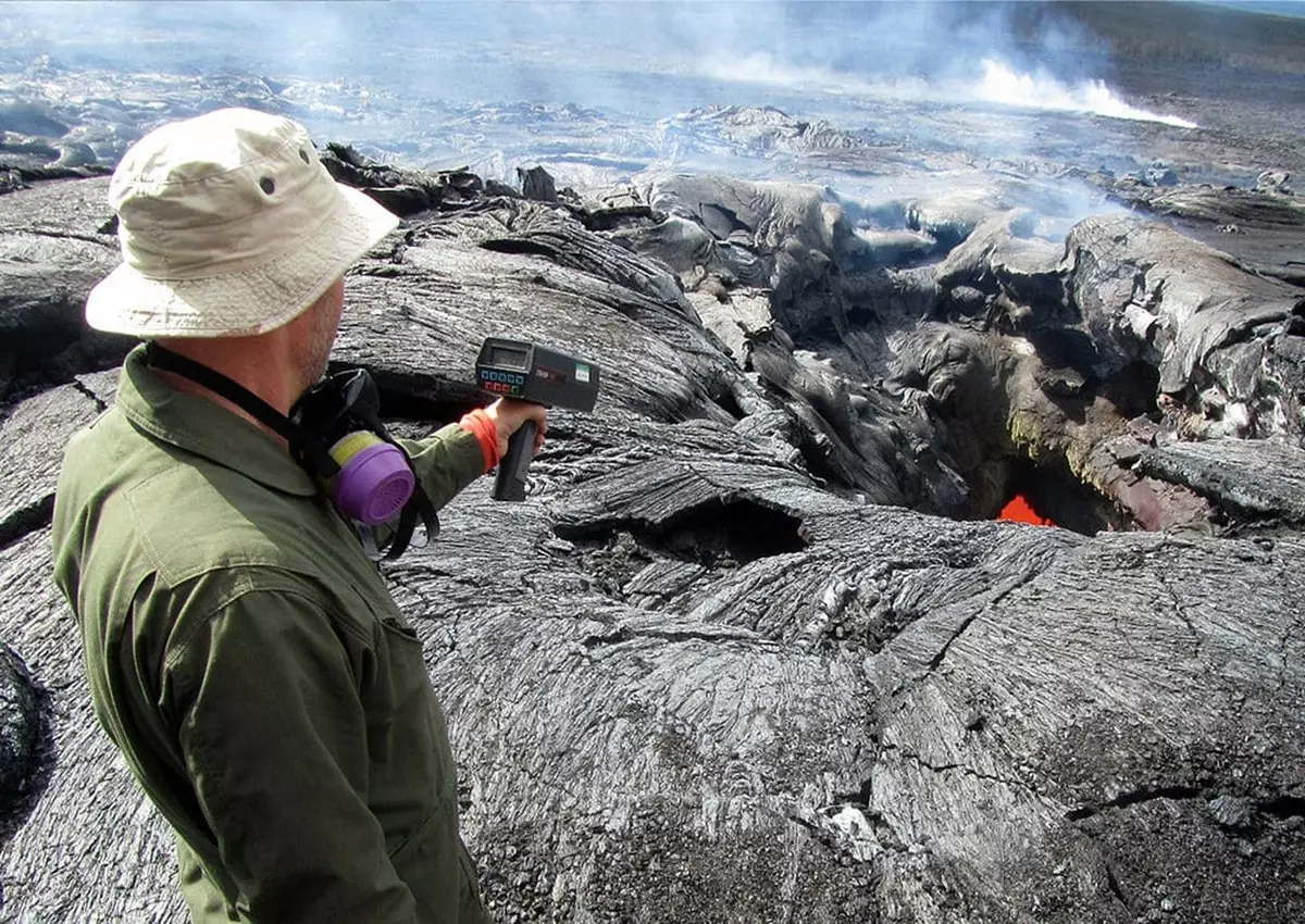 Geographer: maelezo ya taaluma, ni kazi gani ya kile kinachojifunza na ni kiasi gani biogeographs na wataalamu wengine wa taaluma hii hupatikana 7300_5