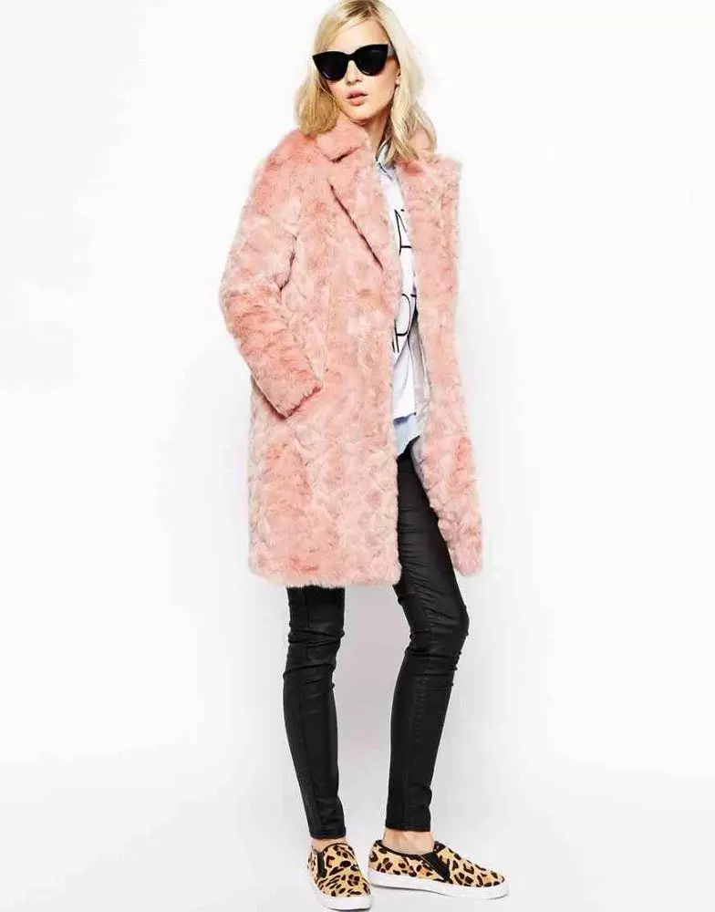 Kozlik fur coat (71 photos): from goat fur, from a mountain goat, with a hood, out of a condensed goat, how much costs, coat coat, reviews 730_11