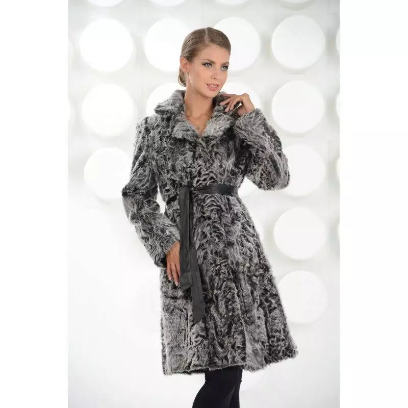 Kozlik fur coat (71 photos): from goat fur, from a mountain goat, with a hood, out of a condensed goat, how much costs, coat coat, reviews 730_19