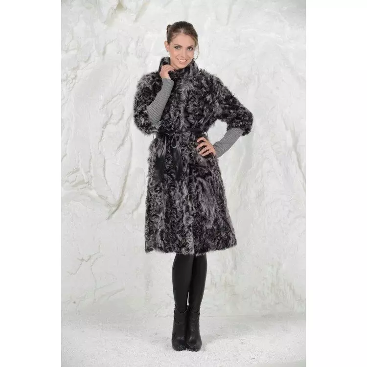 Kozlik fur coat (71 photos): from goat fur, from a mountain goat, with a hood, out of a condensed goat, how much costs, coat coat, reviews 730_31