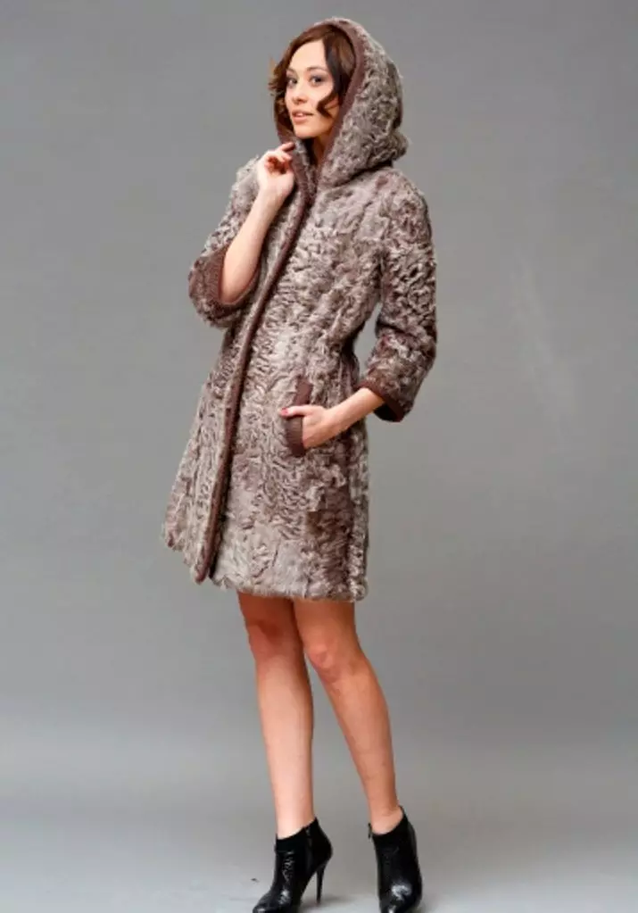 Kozlik fur coat (71 photos): from goat fur, from a mountain goat, with a hood, out of a condensed goat, how much costs, coat coat, reviews 730_36