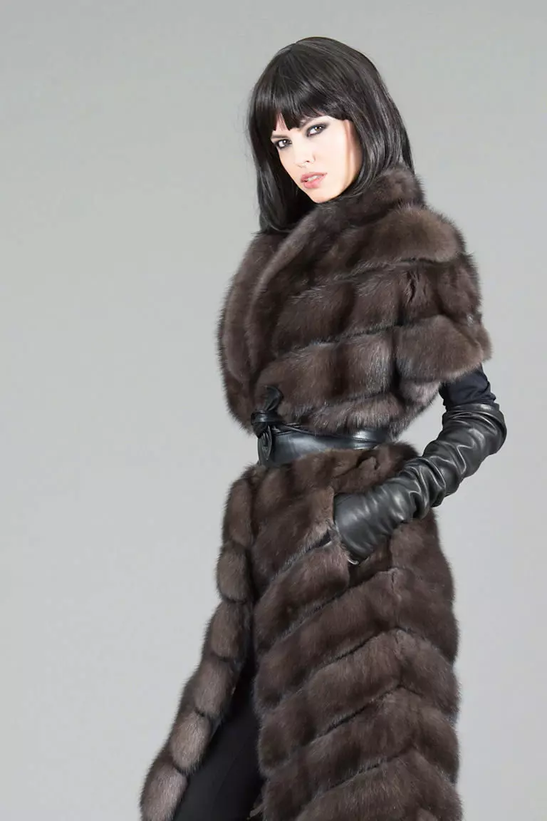 Italian fur coats (47 photos): Magkano ang, fur coat mula sa Mala Mati mula Italya, fur coat, review 731_41