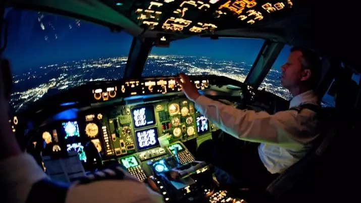Polgári repülés pilótái: Hogyan válhat? A pilóta szakmaának fizetése és képzése Oroszországban, az iskolai pilóták, az előnyök és a hátrányok szakma 7323_8