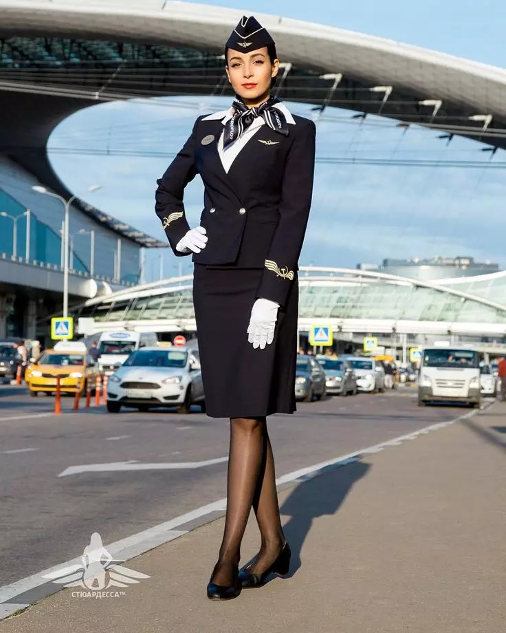 Ձեւավորել է թռիչքի attendants եւ թռիչքի attendants (48 լուսանկար) համազգեստի տարբեր ավիաընկերությունների է աշխարհում. Առավել գեղեցիկ տղամարդկանց եւ կանանց հագուստ է Աէրոֆլոտ Ռուսաստանի. Ինչն է այն դարձնում: 7332_11