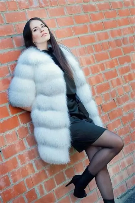 Mikä turkki takki on lämpimin (77 valokuva): Mitä turkis lämpimämpi, helpompi ja käytännöllinen, lämpimämpi: alastakki, takki tai turkki 734_38
