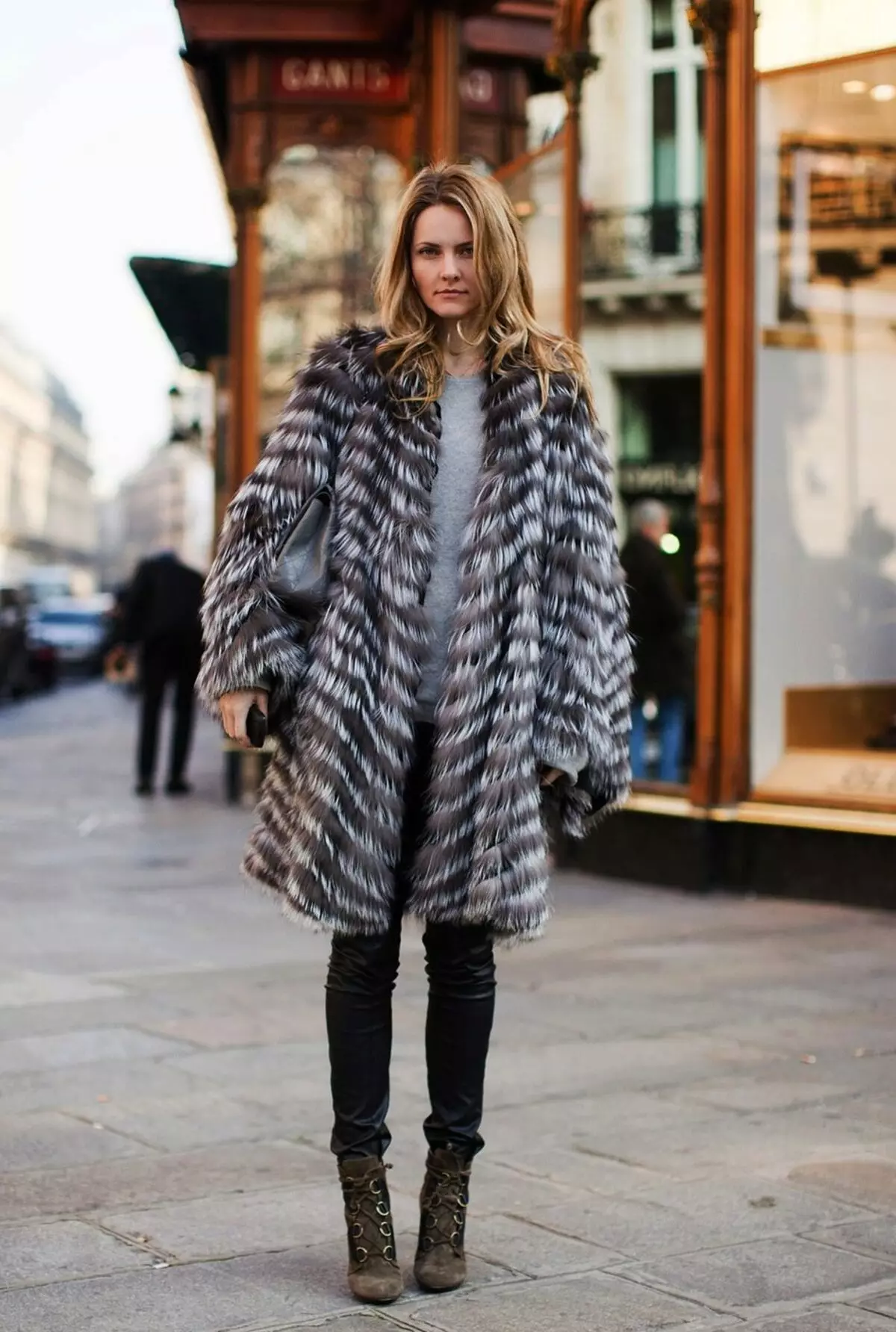Hvad en pelsfrakke er den varmeste (77 billeder): Hvilken pels varmere, lettere og praktisk, den varmere: ned jakke, frakke eller pels 734_8