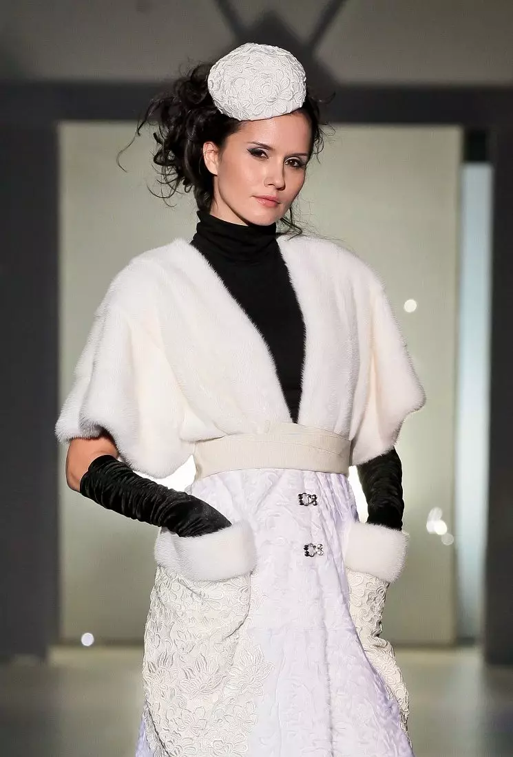Designer Fur Coats (60 mga larawan): Mula sa Ruso at sikat na designer 735_18