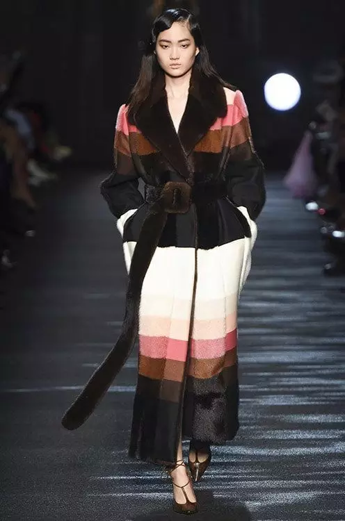 Designer Fur Coats (60 mga larawan): Mula sa Ruso at sikat na designer 735_2