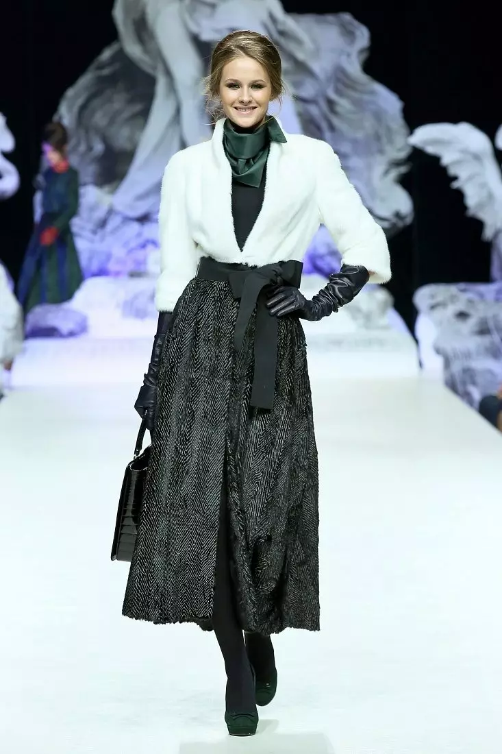 Designer Fur Coats (60 mga larawan): Mula sa Ruso at sikat na designer 735_23