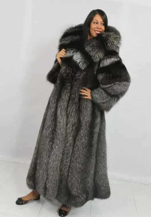 Chernoburki fur coat (101 mga larawan): mga review, niniting fur coat, kung magkano ang mga gastos, fur coat, sa isang niniting na batayan, autoled, mula sa mga piraso 737_28