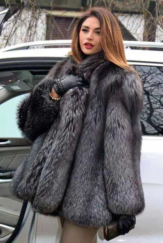Chernoburki fur coat (101 mga larawan): mga review, niniting fur coat, kung magkano ang mga gastos, fur coat, sa isang niniting na batayan, autoled, mula sa mga piraso 737_5