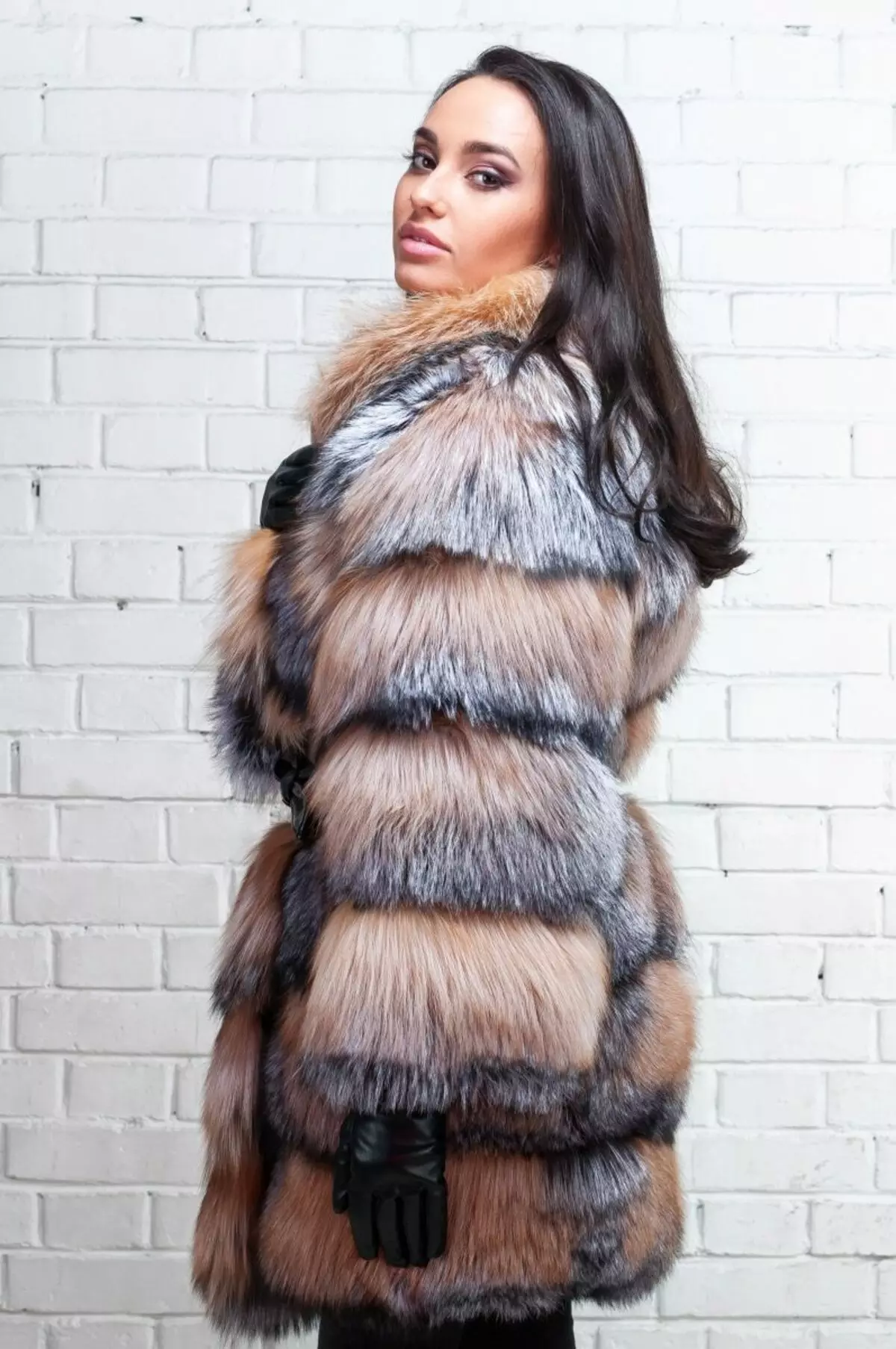 Chernoburki fur coat (101 mga larawan): mga review, niniting fur coat, kung magkano ang mga gastos, fur coat, sa isang niniting na batayan, autoled, mula sa mga piraso 737_62