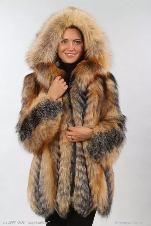 Blană de blană sau oi (137 fotografii): Ce este mai bun și acel încălzitor pentru hainele de iarnă - haine, jachete sau jachete în jos decât haina diferă de oi 738_104