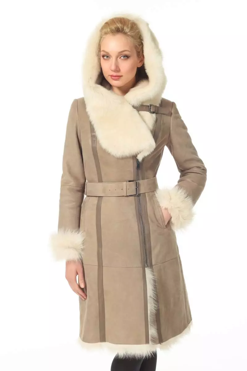 毛皮大衣或羊（137张照片）：冬季的更好，更温暖，毛皮大衣，外套，夹克或羽绒服，而不是外套与绵羊不同 738_93