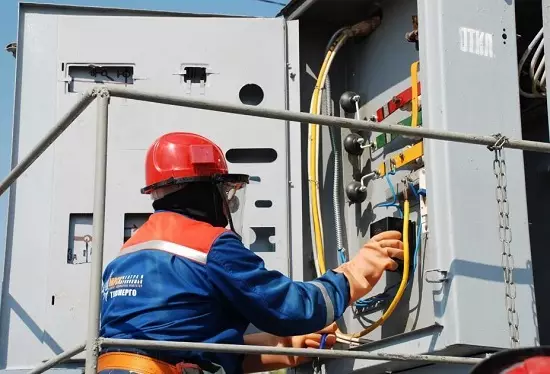 电气安装（36张照片）：安装人员在工作中的义务，电工的差异，船舶和其他电气装置的培训 7407_25