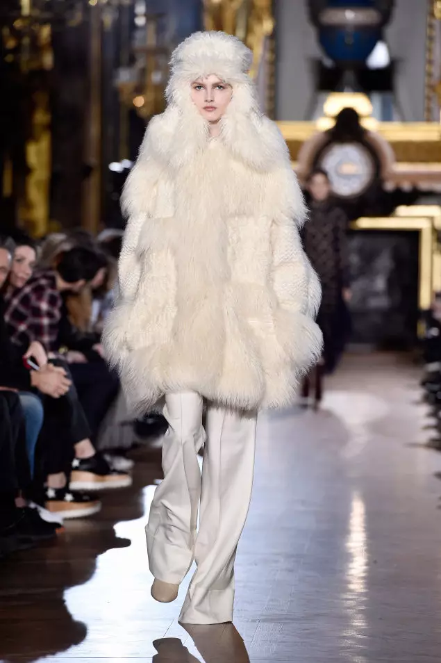 Eco-fur Coats (127 fotos): Comentarios Qué abrigo de piel es de Eco-Fur, modelo debajo del Doodle 742_23