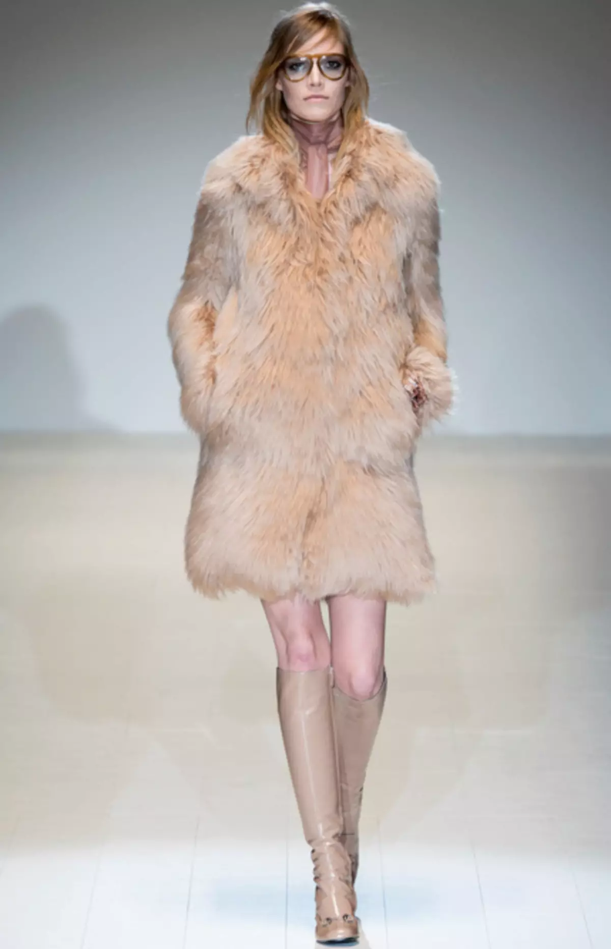 Eco-Fur Coats (127 foto): Recensioni Cosa un cappotto di pelliccia proviene da Eco-Fur, Modello sotto Doodle 742_49