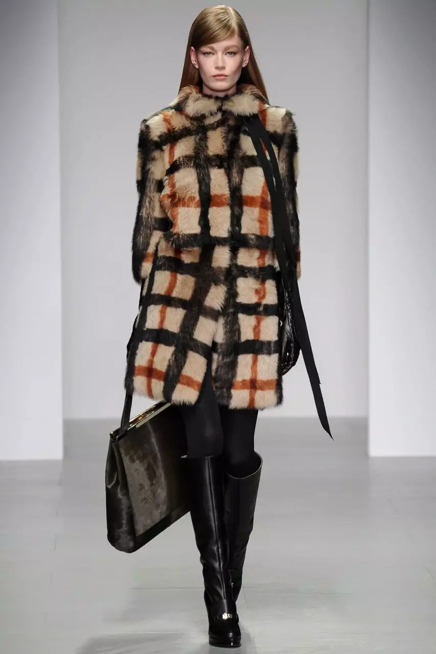 Eco-fur Coats (127 Foto): Ulasan Apa Mantel Bulu Dari Eco-Fur, Model Di Bawah Doodle 742_51
