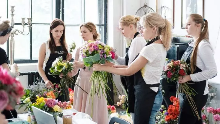 Florist Perkahwinan: Tugas penghias bunga untuk perkahwinan, bagaimana pendidikan harus dilakukan 7430_8