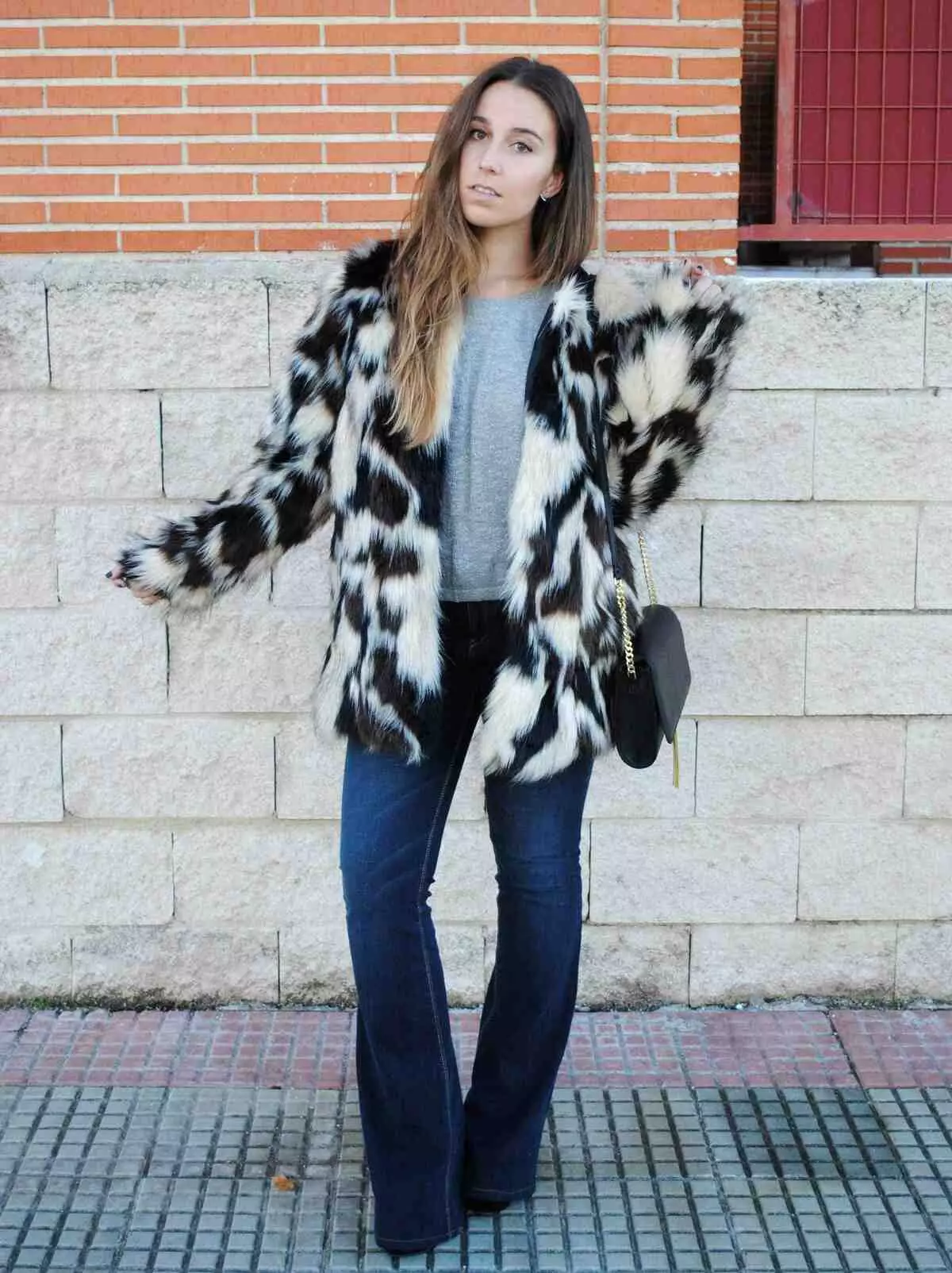 Colored fur coats (67 photos): Fur Color Graphite, Powder, Mahagon, Pastel, Palomino, Degrad, Walnut, Champagne, Leopard Coloring 743_22