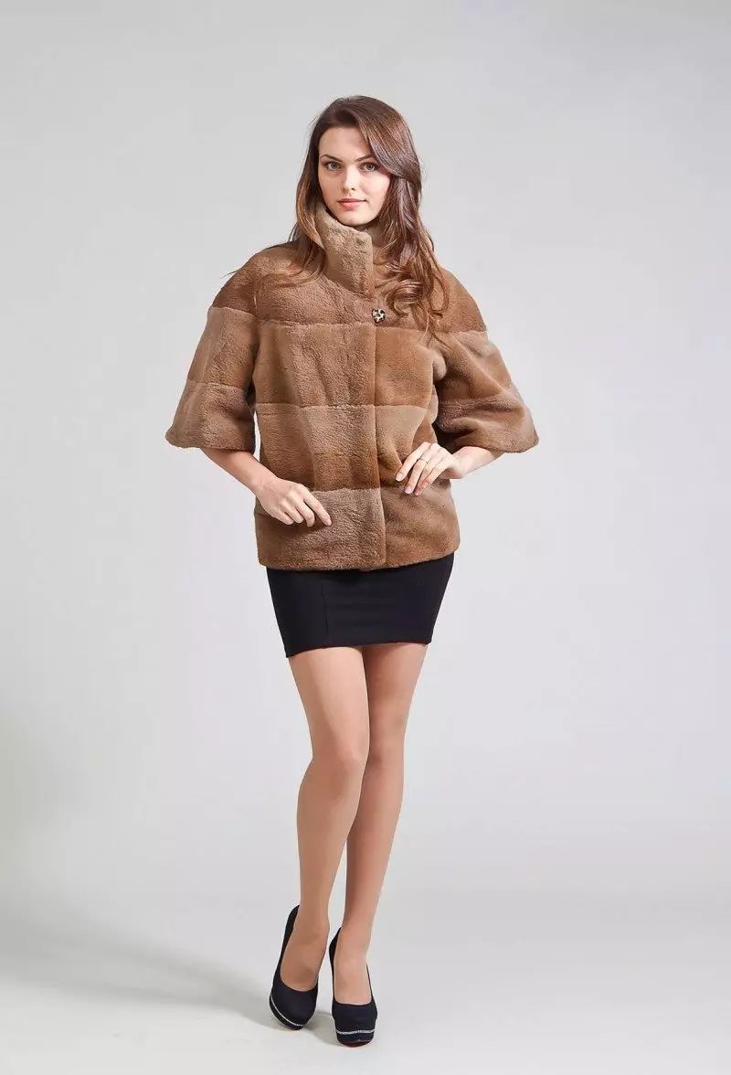Korte frakker (116 billeder): Hvad skal man bære en kort Mouton Fur Coat, Chernoburki, kanin 747_19