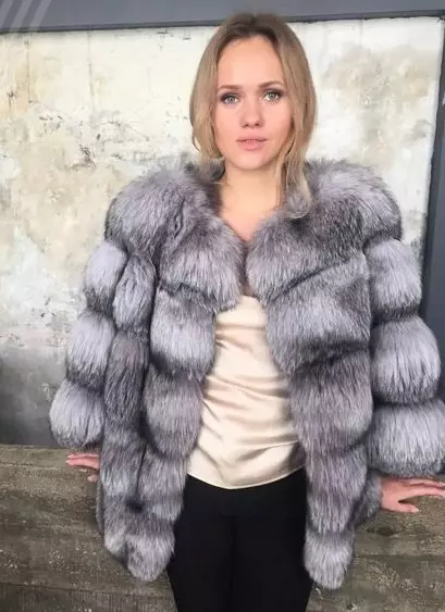 Maikling coats (116 mga larawan): Ano ang magsuot ng maikling mouton fur coat, Chernoburki, kuneho 747_35
