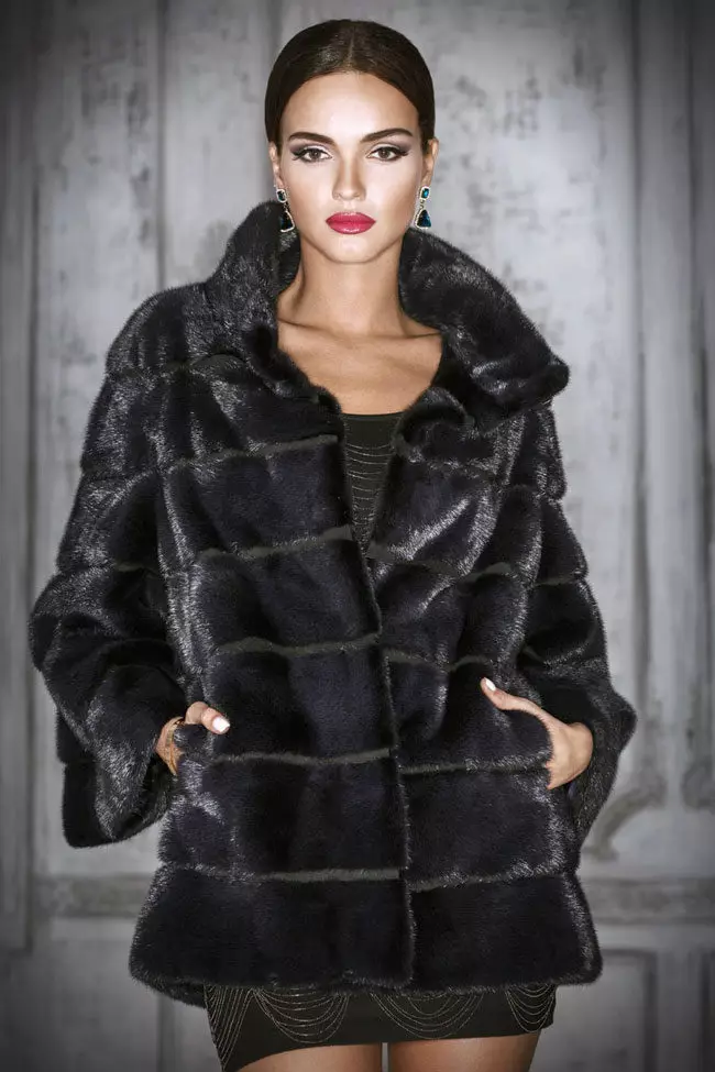 Cappotti corti (116 foto): Cosa indossare un corto cappotto di pelliccia mouton, Chernoburki, coniglio 747_69