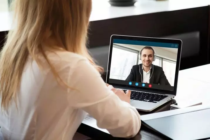 Phỏng vấn Skype hoặc điện thoại với chủ lao động: Mẹo làm thế nào để vượt qua một cuộc phỏng vấn với Vatsap, ví dụ về các cuộc hội thoại và câu hỏi điện thoại 7516_3