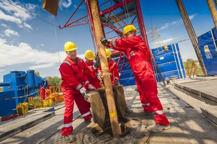 Driller's assistant: discharges and training work in the field of oil and gas production, job responsibilities and salary 7527_10