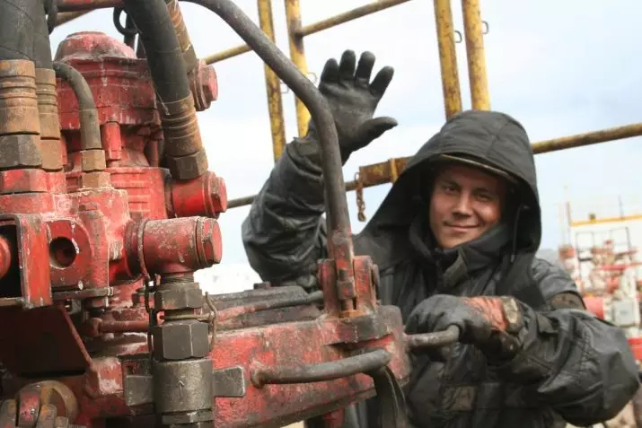 Βοηθός του Driller: απορρίψεις και εργασίες κατάρτισης στον τομέα της παραγωγής πετρελαίου και φυσικού αερίου, ευθύνες εργασίας και μισθού 7527_5