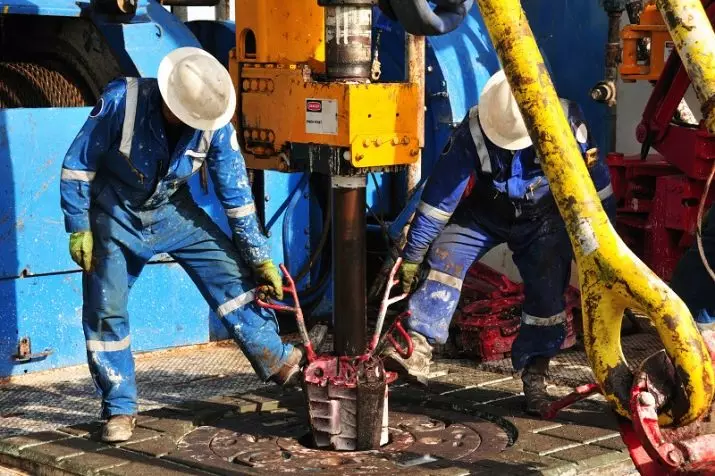 Assistent de perforació: descàrregues i treballs de formació en el camp de la producció de petroli i gas, responsabilitats laborals i salaris 7527_9