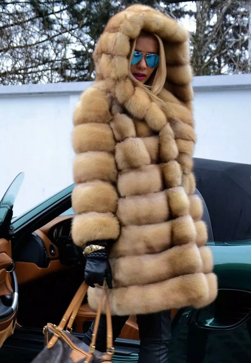 Sable fur coat (73 mga larawan): Magkano ang isang sobular fur amerikana, mga review 754_12