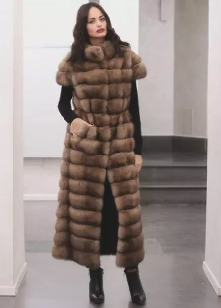 Sable fur coat (73 mga larawan): Magkano ang isang sobular fur amerikana, mga review 754_16