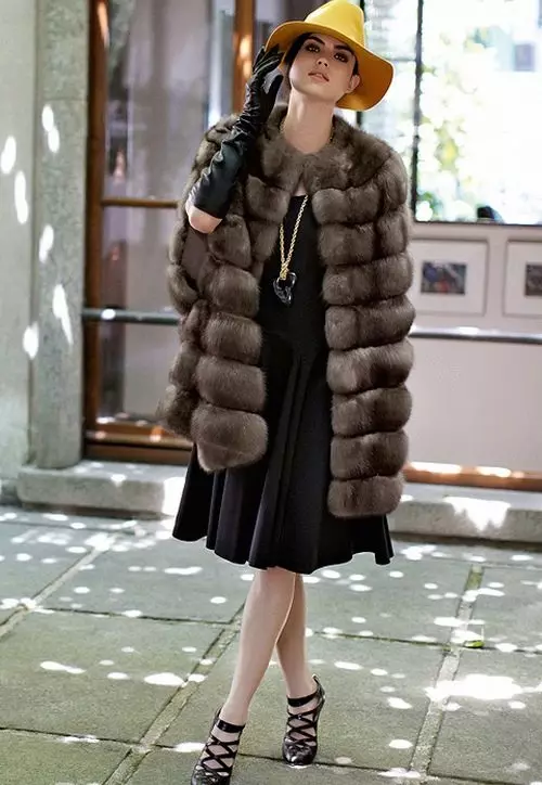 Sable fur coat (73 mga larawan): Magkano ang isang sobular fur amerikana, mga review 754_25