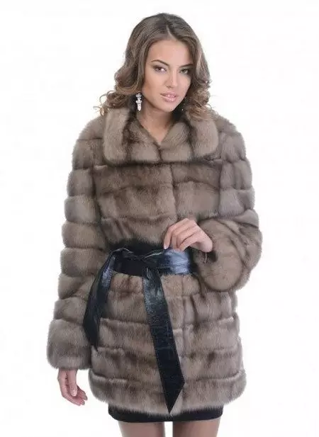 Sable fur coat (73 mga larawan): Magkano ang isang sobular fur amerikana, mga review 754_41